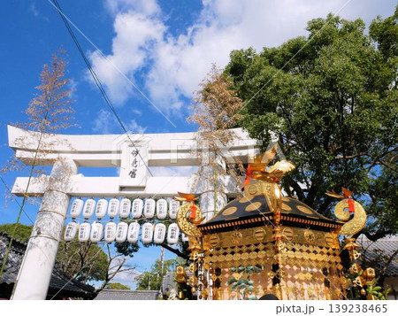 妙見宮の鳥居と妙見祭のお神輿 (熊本県八代市) 妙見宮の鳥居と妙見祭のお神輿 (熊本県八代市) 139238465