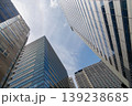 ビルの窓に映る雲 139238685