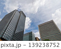 高層ビルに映る雲 139238752