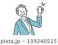 電話を持って焦っているビジネスマン 139240515
