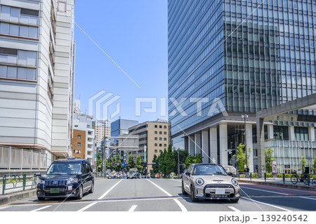 東京都品川区の都市風景　目黒通りと目黒駅前 139240542