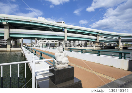 福岡市の御笠川にかかる恵比須橋と福岡都市高速道 福岡市の御笠川にかかる恵比須橋と福岡都市高速道 139240543