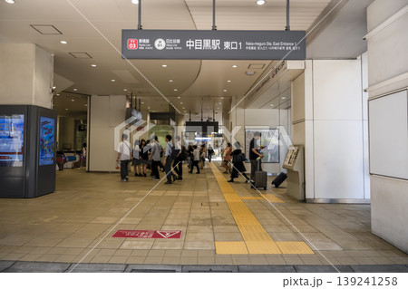東京都目黒区の都市風景 中目黒駅 東京都目黒区の都市風景 中目黒駅 139241258