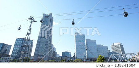 高層ビルとロープウェイの風景 高層ビルとロープウェイの風景 139241604