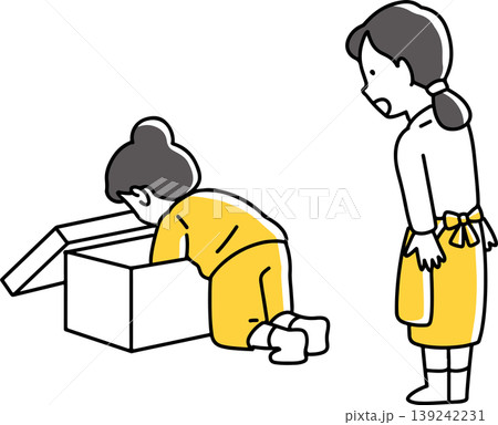 箱の中をまさぐっている母を見る娘 箱の中をまさぐっている母を見る娘 139242231
