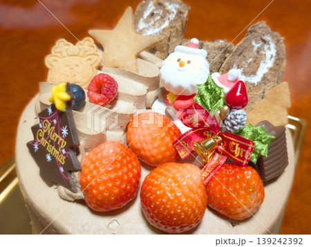 チョコレートのクリスマスケーキ 139242392