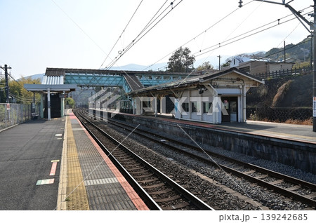 根府川駅(ねぶかわえき)東海道本線のプラットホーム 根府川駅(ねぶかわえき)東海道本線のプラットホーム 139242685