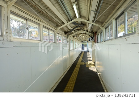 根府川駅（ねぶかわえき）東海道本線の連絡通路 139242711