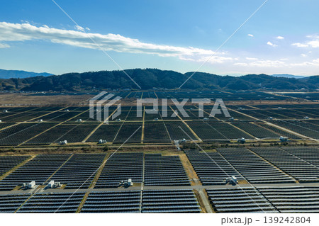 岡山県牛窓町 瀬戸内海沿いのメガソーラー発電所 ドローン空撮 139242804
