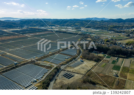 岡山県牛窓町 瀬戸内海沿いのメガソーラー発電所 ドローン空撮 岡山県牛窓町 瀬戸内海沿いのメガソーラー発電所 ドローン空撮 139242807