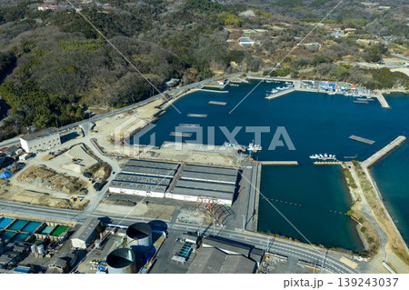 岡山県牛窓 玉津港の港湾風景と瀬戸内海 ドローン空撮 139243037