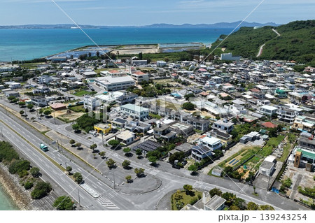 沖縄県 平安座島の集落と住宅地風景 ドローン空撮 沖縄県 平安座島の集落と住宅地風景 ドローン空撮 139243254