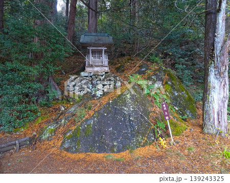 立雲峡の登山道にある祠（兵庫県朝来市） 139243325