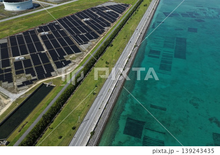 沖縄県 平安座島の海沿いメガソーラー発電施設 ドローン空撮 沖縄県 平安座島の海沿いメガソーラー発電施設 ドローン空撮 139243435