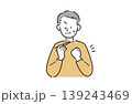 食事がのどに詰まったシニア男性 139243469