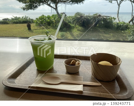 カフェで一息 139243771