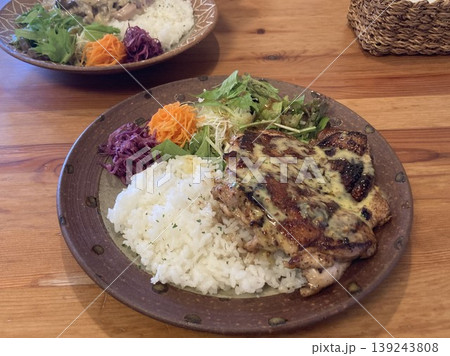 おいしいカフェでの昼ご飯 139243808