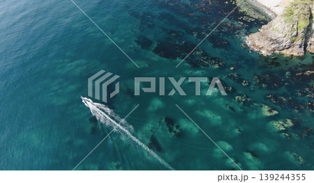 エメラルドグリーンの海を駆けるサッパ船 エメラルドグリーンの海を駆けるサッパ船 139244355