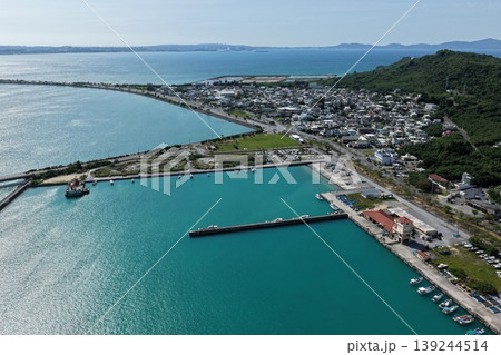 沖縄県 平安座南港の港湾風景と青い海 ドローン空撮 139244514
