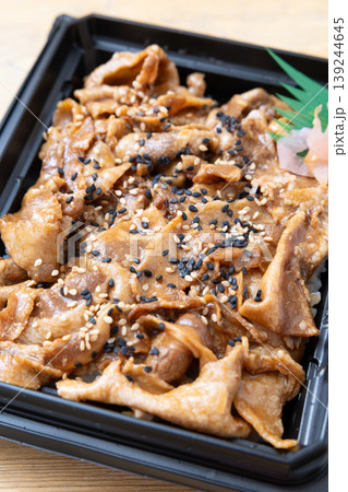 おいしい豚丼弁当 139244645