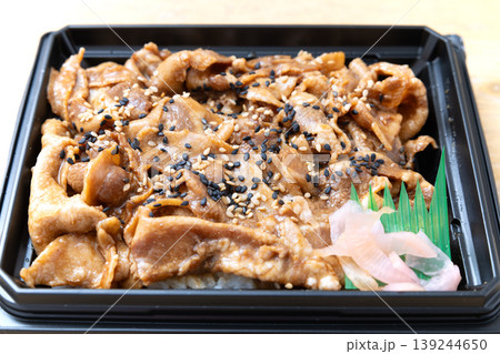おいしい豚丼弁当 139244650