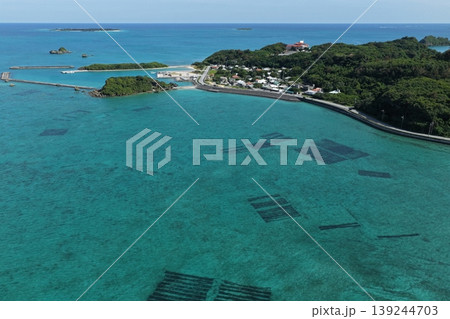 沖縄県 浜比嘉島の海岸集落ともずく養殖場 ドローン空撮 沖縄県 浜比嘉島の海岸集落ともずく養殖場 ドローン空撮 139244703