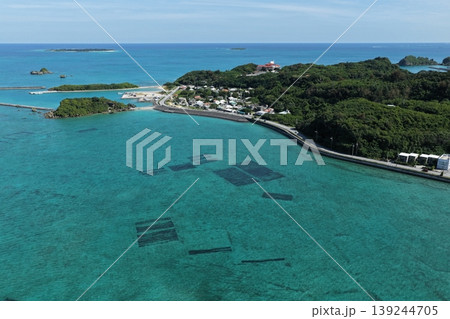 沖縄県 浜比嘉島の海岸集落ともずく養殖場 ドローン空撮 沖縄県 浜比嘉島の海岸集落ともずく養殖場 ドローン空撮 139244705