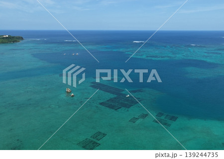 沖縄県 浜比嘉島周辺のもずく養殖場と透明な海 ドローン空撮 沖縄県 浜比嘉島周辺のもずく養殖場と透明な海 ドローン空撮 139244735