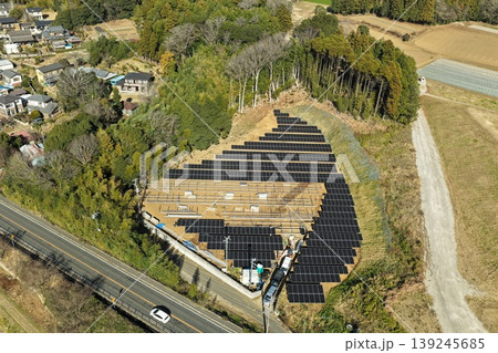 太陽光発電施設の設置工事現場 ドローン空撮 139245685