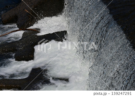 河川の氾濫 増水 溢水 越水 A river overflows 河川の氾濫 増水 溢水 越水 A river overflows 139247291
