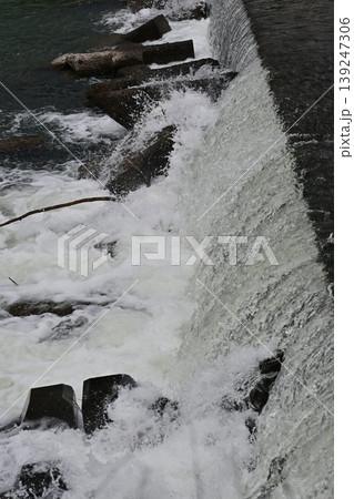 河川の氾濫 増水 溢水 越水 A river overflows 河川の氾濫 増水 溢水 越水 A river overflows 139247306