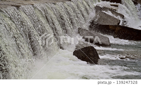 河川の氾濫 増水 溢水 越水 A river overflows 河川の氾濫 増水 溢水 越水 A river overflows 139247328