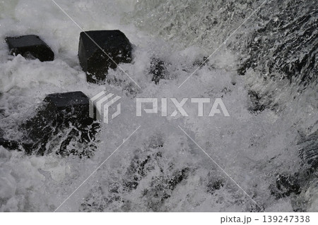 河川の氾濫 増水 溢水 越水 A river overflows 河川の氾濫 増水 溢水 越水 A river overflows 139247338