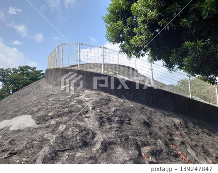 掩体壕　掩体壕跡　戦争遺構  (長崎県大村市／下原口公園) 139247847