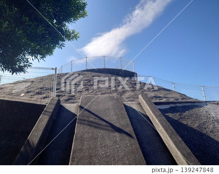 掩体壕 掩体壕跡 戦争遺構 (長崎県大村市/下原口公園) 掩体壕 掩体壕跡 戦争遺構 (長崎県大村市/下原口公園) 139247848