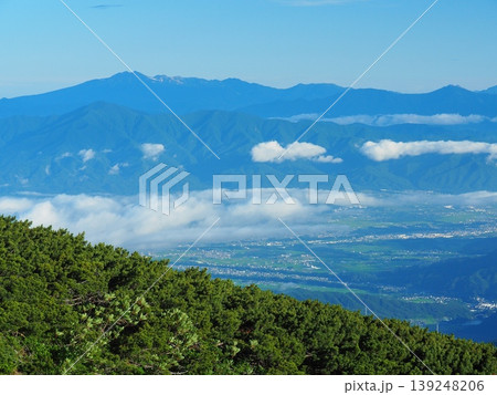 夏の南アルプス・仙丈ヶ岳から望む乗鞍岳 夏の南アルプス・仙丈ヶ岳から望む乗鞍岳 139248206