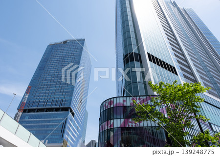 高層ビルを見上げるオフィス街の風景 渋谷サクラステージ 高層ビルを見上げるオフィス街の風景 渋谷サクラステージ 139248775