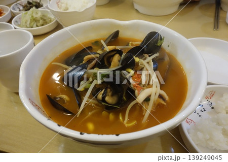 Seafood Soup with Mussels and Bean Sprouts Seafood Soup with Mussels and Bean Sprouts 139249045