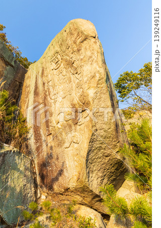 冬の瀬戸内　広島県尾道市　浄土山不動岩の磨崖仏 139249116