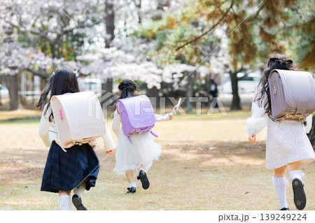 仲良し3人組の入学イメージ 仲良し3人組の入学イメージ 139249224
