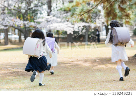仲良し3人組の入学イメージ 仲良し3人組の入学イメージ 139249225