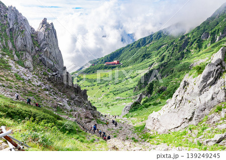 千畳敷カールの絶景　登山道から見下ろす眺望 139249245