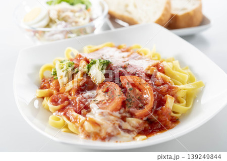 パスタとベーコンのトマトソース 139249844