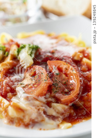 パスタとベーコンのトマトソース 139249845