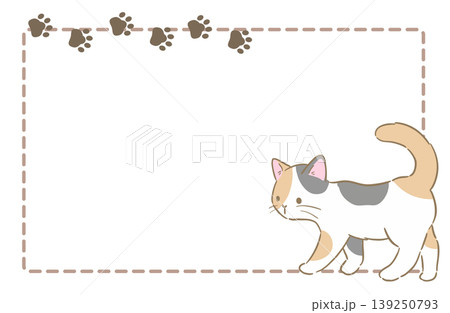 歩いている三毛猫と肉球のシンプル四角フレーム 139250793