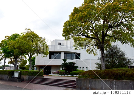三重県 亀山市文化会館と新緑 三重県 亀山市文化会館と新緑 139251118