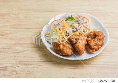 鶏の唐揚げ 鶏の唐揚げ 139251136