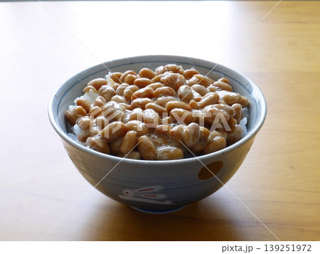 朝食の納豆かけご飯 朝食の納豆かけご飯 139251972