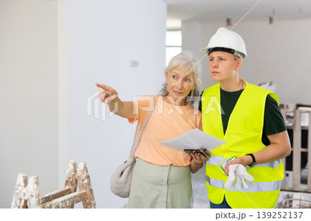 Teenager helping senior woman with home improvement works 139252137