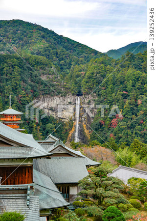 青岸渡寺三重塔と那智滝 139252436